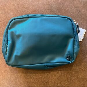 Lululemon Everywhere Belt Bag Large (Forest Green with Gunmetal Hardware)